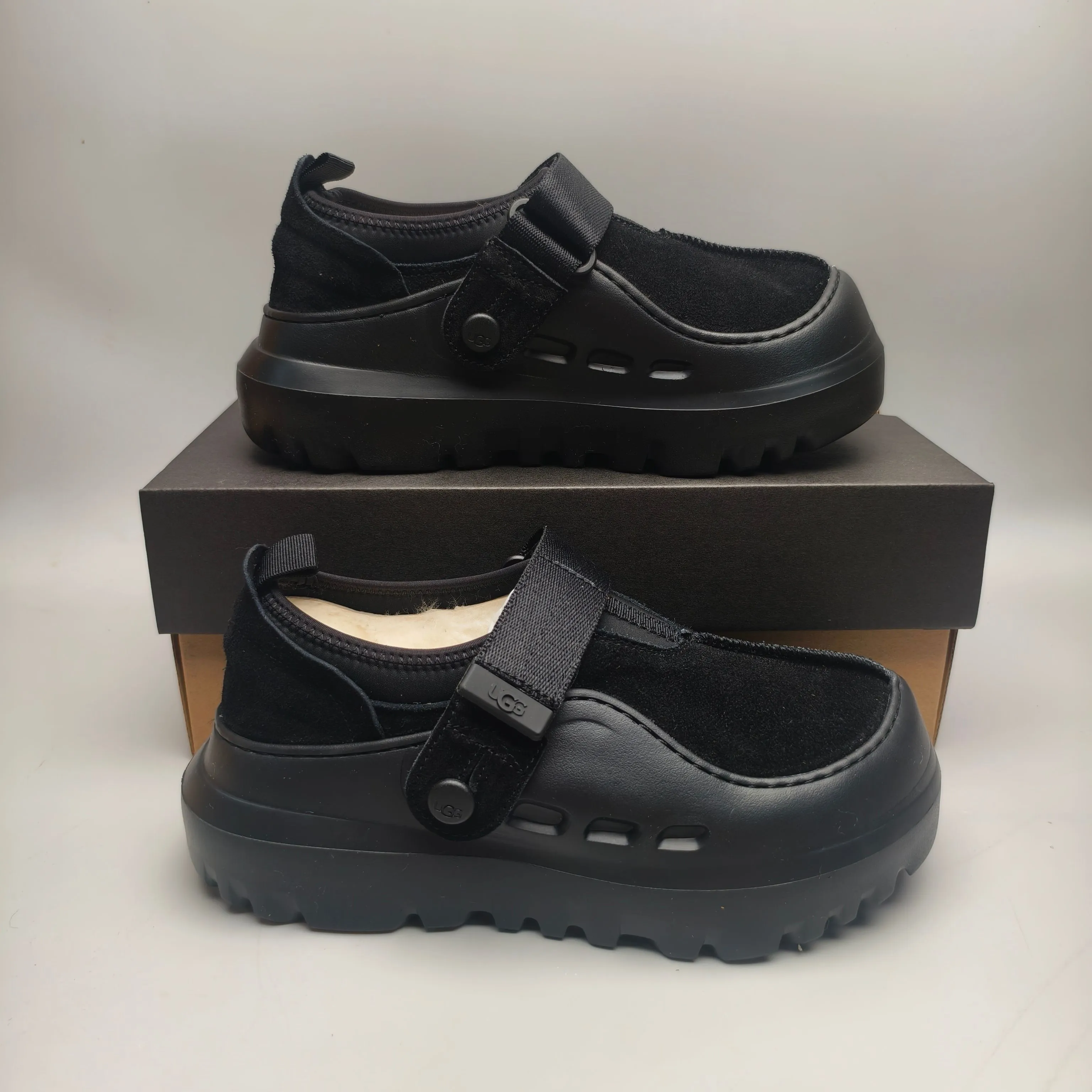 💰560 UGG sheepskin all-in-one snow boots 7550 one-legged casual men's and women's shoes Color: Maroon Black Green Matching sizes: 35-45